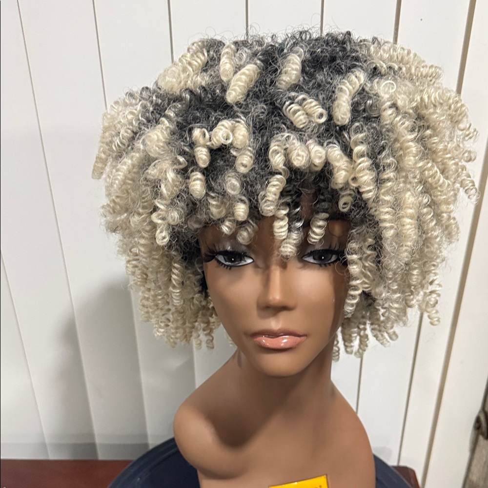 #107 Curly Blonde Ombre Synthetic Wig - Stylish Short Afro Curls